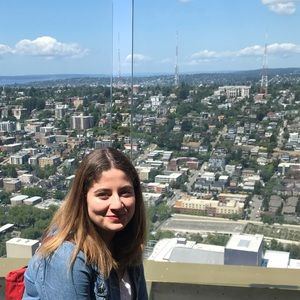 Meet your Posher, Lari